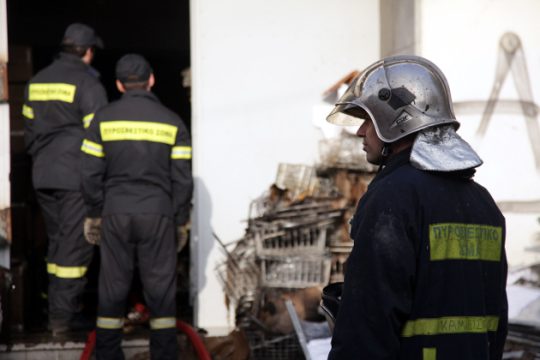 Κατασβέστηκε η πυρκαγιά που εκδηλώθηκε σε τυπογραφείο στου Ρέντη