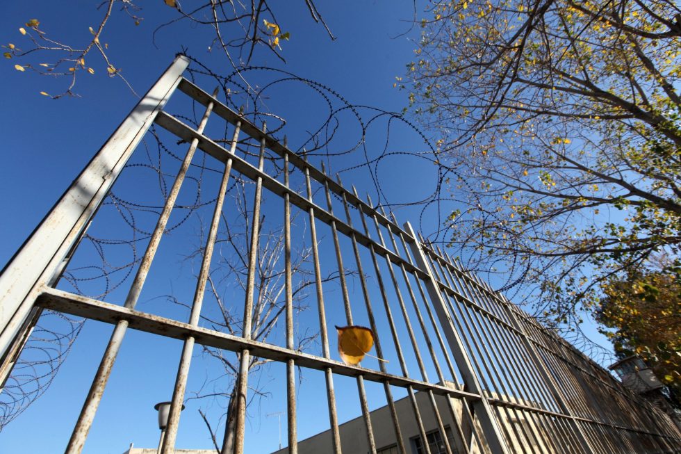 Επίσκεψη βουλευτών του ΣΥΡΙΖΑ στο νοσοκομείο των φυλακών