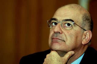 Αλλάζει θώκο και… βγάζει τόκο