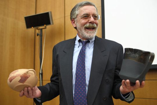 Ο αντιπρύτανης της σφαλιάρας