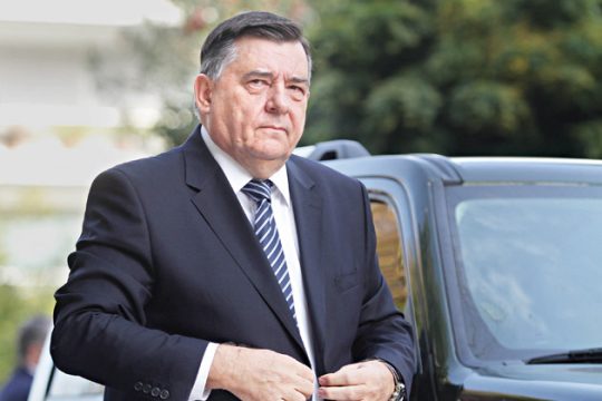 Απεταξάμην τω Καρατζαφέρη