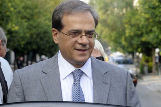 Τι γύρευες Κάκη στα πεύκα; Κάμπια ήσουνα;
