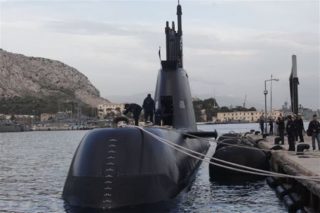 Δεκατρείς σε απολογία για τα εξοπλιστικά
