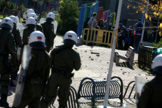 Μικροένταση έξω από το υπουργείο Παιδείας