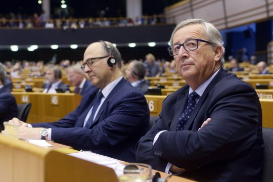 Ευρωπαϊκή προστασία αλλά και κριτική κατά Γιούνκερ