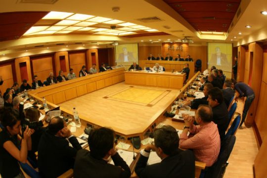 «Καμπανάκι» για τη λειτουργία των δήμων