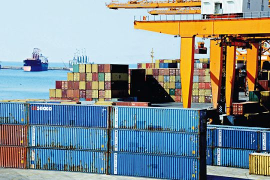 Το φάντασμα της αβεβαιότητας πλανάται πάνω από την οικονομία