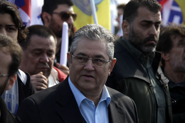 Ο Δ. Κουτσούμπας στο πλευρό των σχολικών φυλάκων
