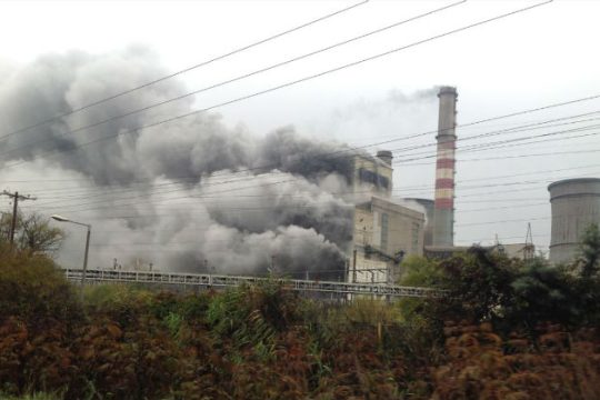 Μεγάλη φωτιά σε εργοστάσιο της ΔΕΗ στην Πτολεμαΐδα