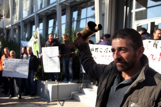 Για ποιον χτυπάει το τροκάνι*;