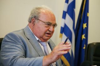 14 φωτογραφικές διατάξεις αποκαλύπτουν τη διαπλοκή