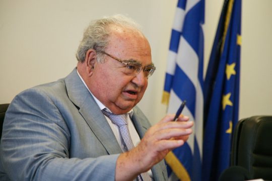 14 φωτογραφικές διατάξεις αποκαλύπτουν τη διαπλοκή