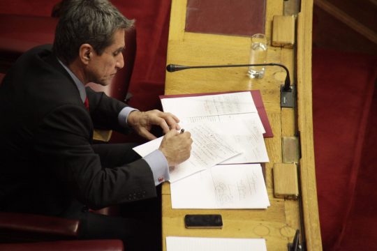Συνταγματική αναθεώρηση με υπογραφή… Λοβέρδου