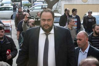 Καθένας με τα όπλα του πάει στον πόλεμο…