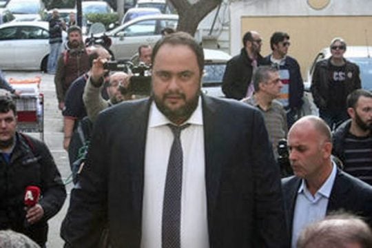 Καθένας με τα όπλα του πάει στον πόλεμο…