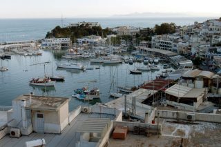 Μπουλντόζες στο Μικρολίμανο