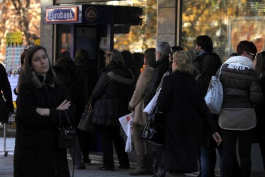 Καυτό 45ήμερο φόρων για τη «μαύρη τρύπα» στα έσοδα