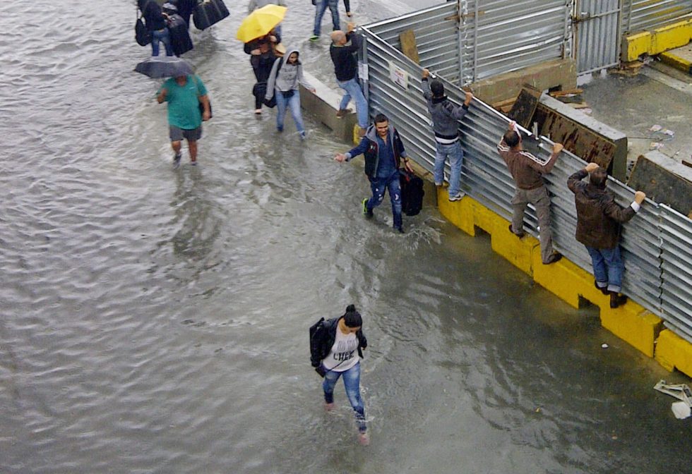 Εκτακτη σύσκεψη για τις πλημμύρες στον Πειραιά