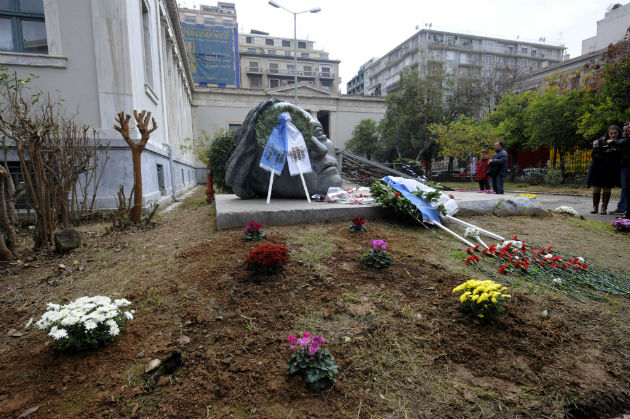 Μηνύματα κυβέρνησης και κομμάτων για την επέτειο του Πολυτεχνείου