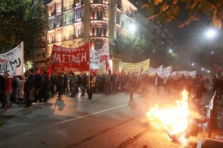 Τζάμπα μαγκιές από τα ΜΑΤ