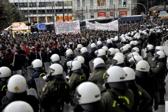 Χιλιάδες κόσμου στην αστυνομοκρατούμενη πορεία