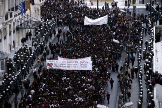 Παρά την αστυνομοκρατία χιλιάδες στην πορεία για το Πολυτεχνείο