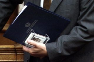 Σε… τροχιά ανάπτυξης μέσω νέων φόρων