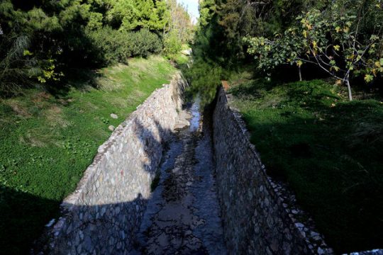 «Αντιπλημμυρικό» μπάζωμα