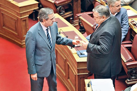 Λένε και καμιά …συνεννόηση για να περνάει η ώρα