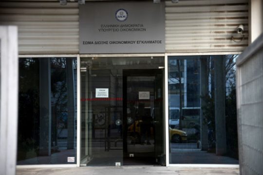 Τα ρίχνουν ο ένας στον άλλο για τον εκβιασμό επιχειρηματία
