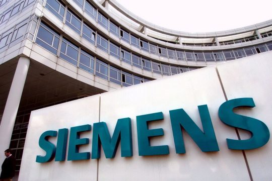 Εισαγγελέας: Στο εδώλιο 64 για τα «μαύρα ταμεία» της Siemens