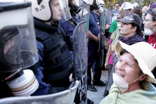 Απρόκλητη επίθεση από ΜΑΤ κατά διαδηλωτών στις Σκουριές