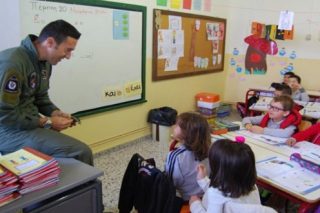Από το κόκπιτ στις δημόσιες σχέσεις