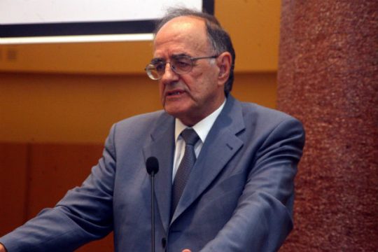 Ερώτηση Σούρλα για τους αποχωρήσαντες δικαστικούς