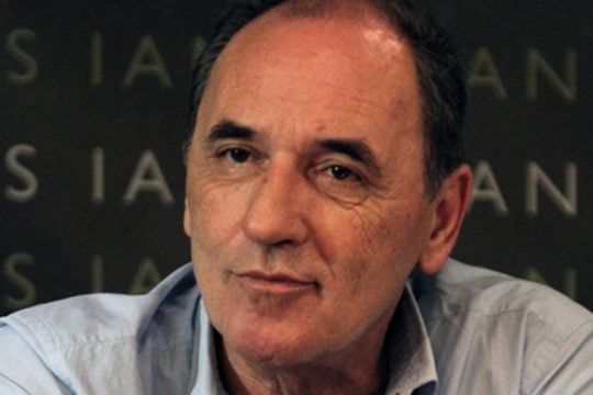 Δύο δηλώσεις, πολλά ερωτήματα