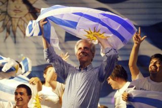 Τα μίντια επιχειρούν να εκλέξουν δικό τους πρόεδρο