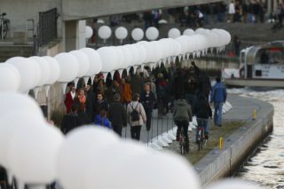 Ενα, δύο, τρία, πολλά Τείχη