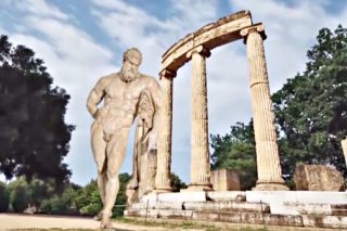 Αλλού η Ελλάδα κι αλλού οι μύθοι της