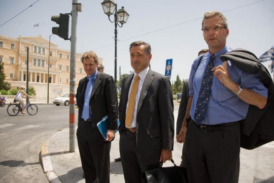 Γύρνα πίσω… πικρή μου αγάπη