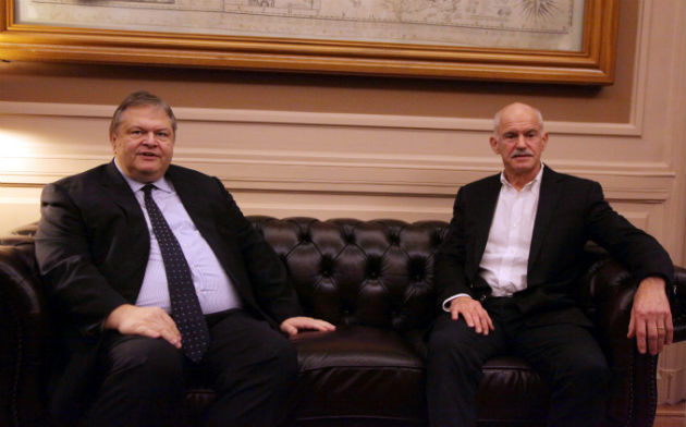 Νεολαίοι υποστηρικτές του Παπανδρέου αμφισβητούν τον Βενιζέλο