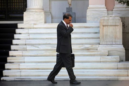 Με τρίωρη καθυστέρηση η τηλεδιάσκεψη ΥΠΟΙΚ με τρόικα