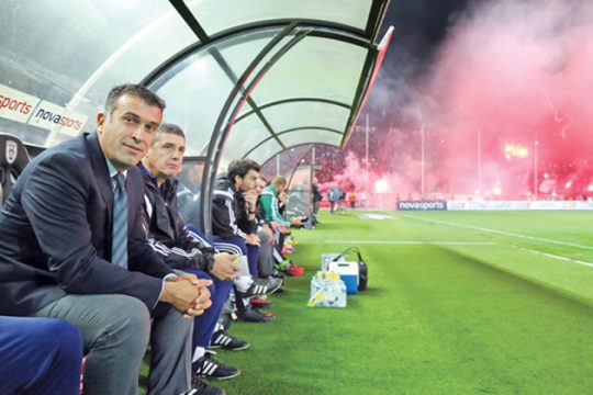 Χτίζει στην άμμο!