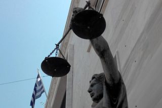 Στο Εφετείο για το «φακελάκι»