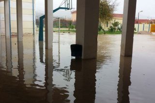 Πλημμύρισε η Αίγινα από τις ισχυρές βροχοπτώσεις