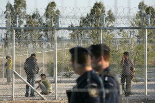 Μια μέρα «Αγιοβασίλης», 364 μέρες βία στην Αμυγδαλέζα