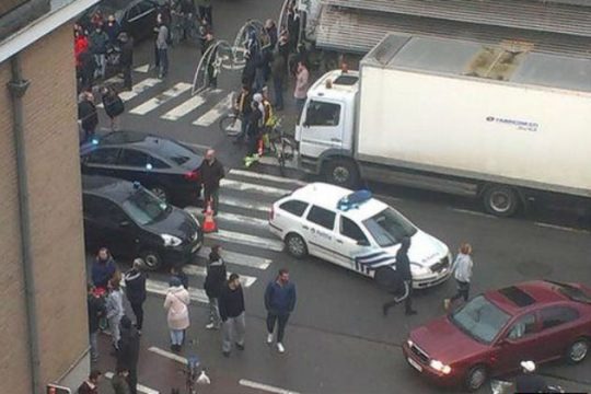 Ένοπλοι κρατούν όμηρο σε διαμέρισμα στο Βέλγιο