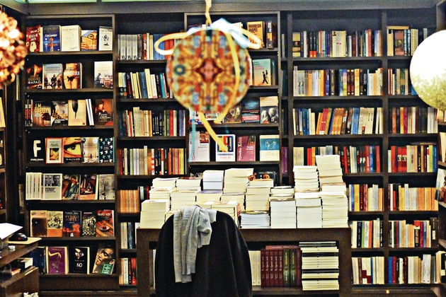 Κρίση, Iστορία, φαντασία και πειραματισμοί
