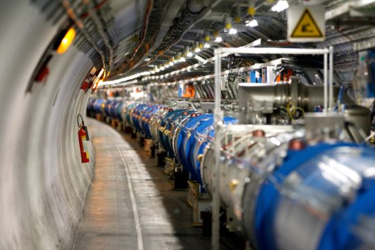 Ξανά σε λειτουργία ο επιταχυντής του CERN