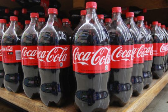 WSJ: 2.000 απολύσεις στην Coca Cola