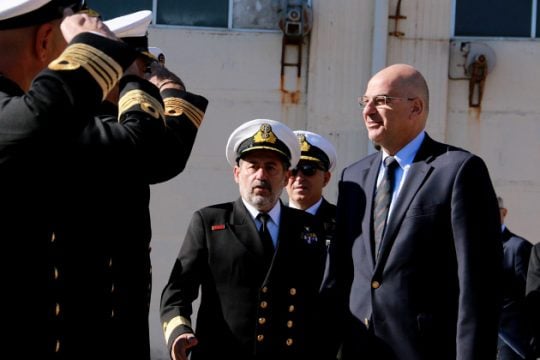 Στη φρεγάτα «Ναυαρίνο» ο υπουργός Εθνικής Αμύνης